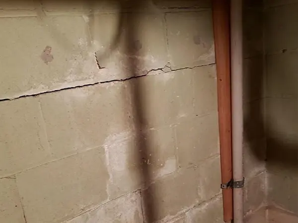 horizontal crack in basement