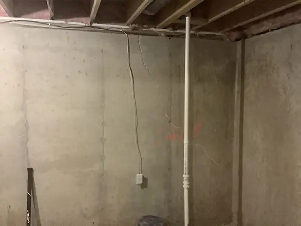 Foundation crack in basement