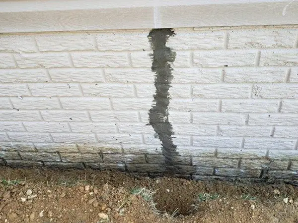 Exterior foundation crack